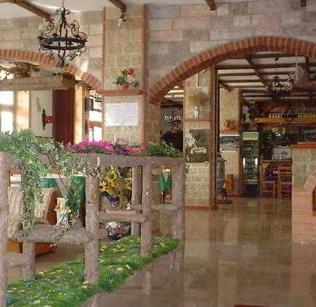 ホテル Ristorante La Pineta 2*